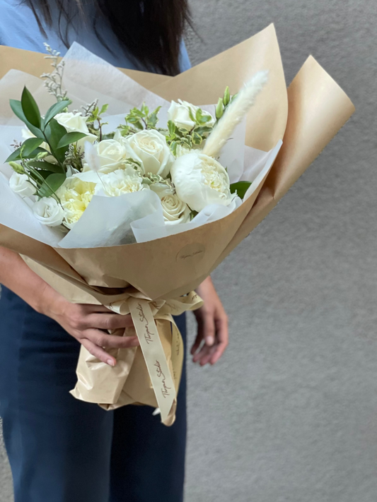 Blanca bouquet with elegant white fresh flowers, same-day delivery and pickup in Toronto – Thyme Studio