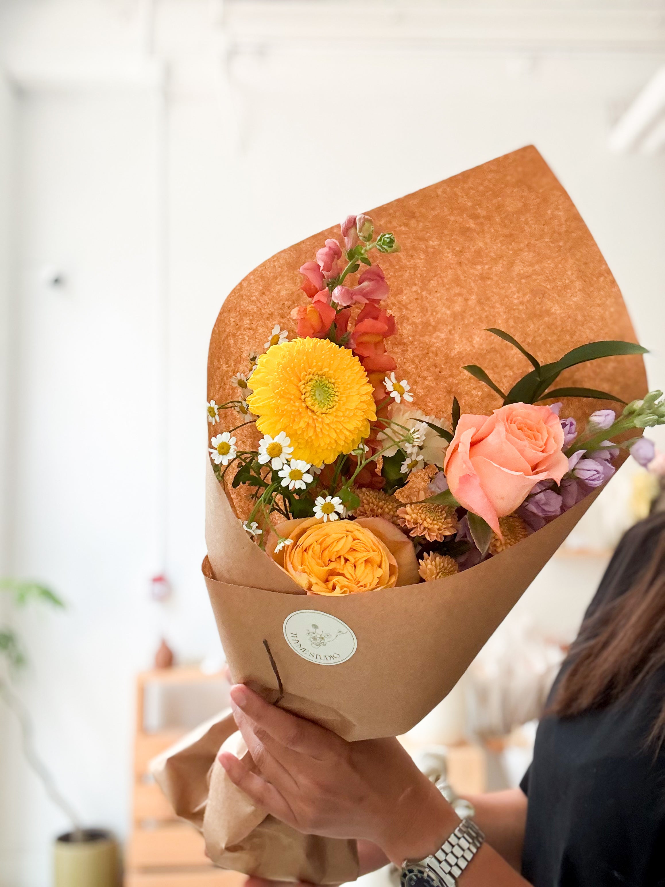 Small fresh flower bouquet for weekly delivery in Toronto & GTA, perfect for home or office – Thyme Studio