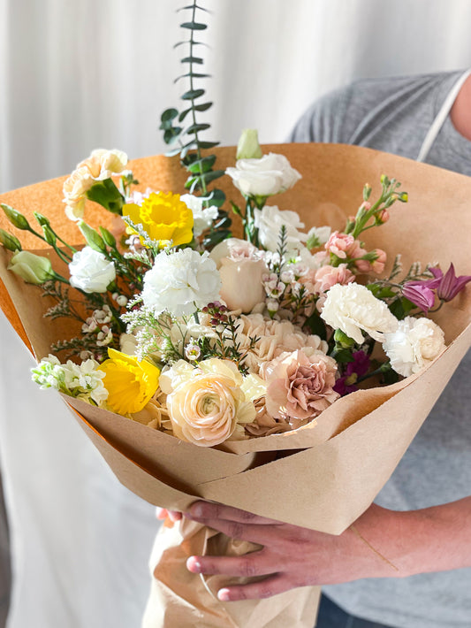 Grand weekly flower bouquet subscription with large fresh seasonal arrangement, same-day delivery in Toronto – Thyme Studio